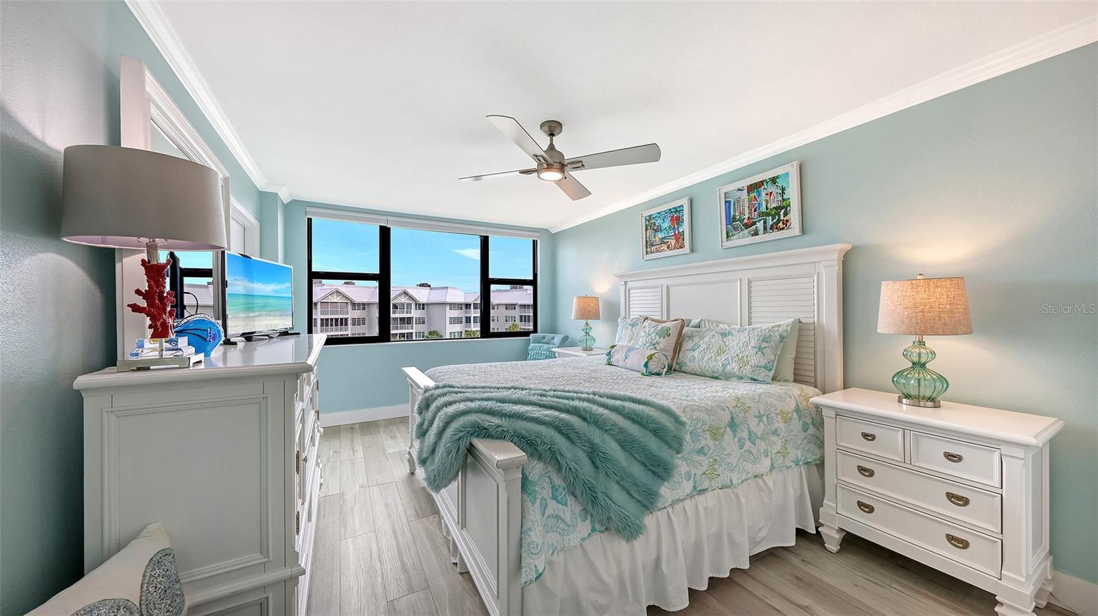 HARBOR TOWERS YACHT & RACQUET CLUB - Residential