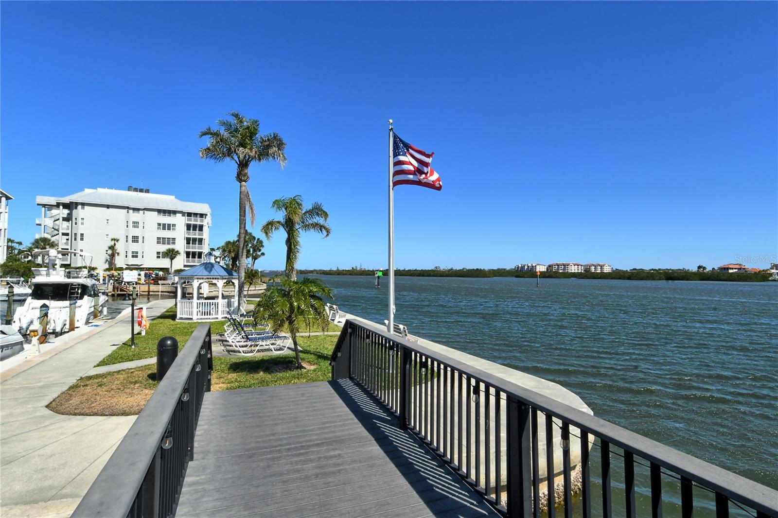 HARBOR TOWERS YACHT & RACQUET CLUB - Residential