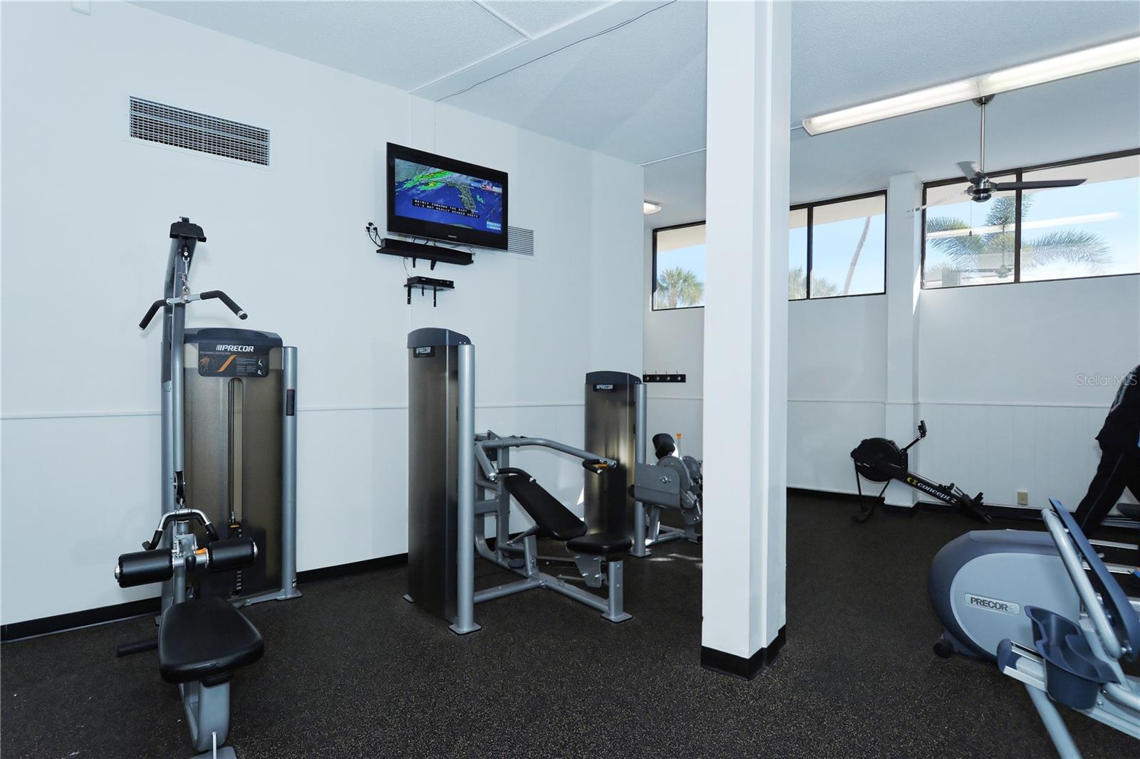 HARBOR TOWERS YACHT & RACQUET CLUB - Residential