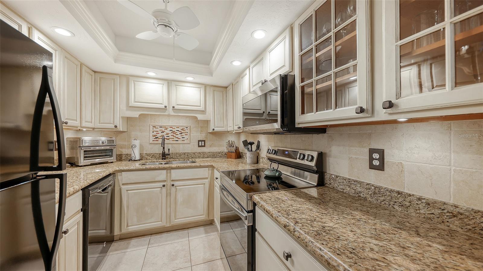 HARBOR TOWERS YACHT & RACQUET CLUB - Residential