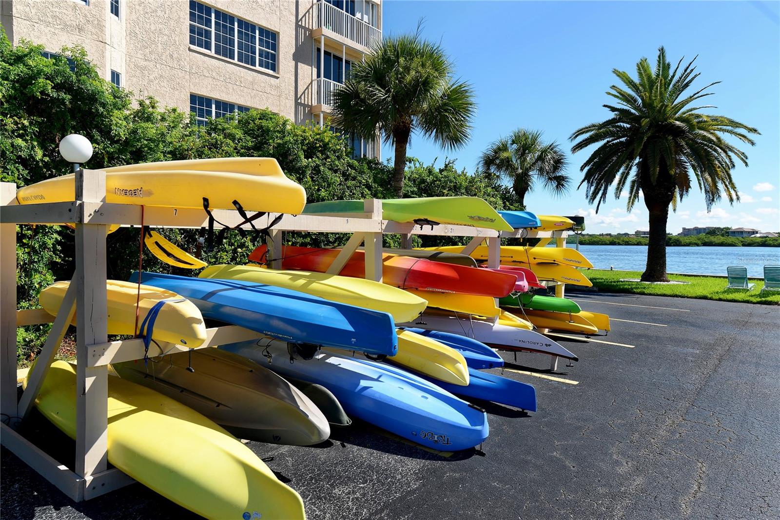 HARBOR TOWERS YACHT & RACQUET CLUB - Residential