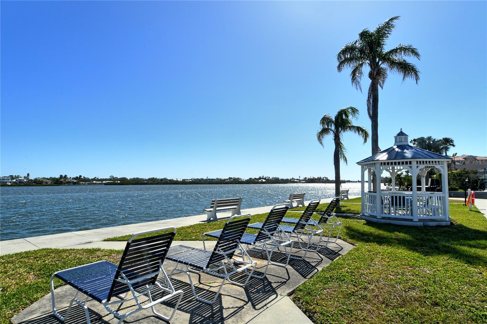 HARBOR TOWERS YACHT & RACQUET CLUB - Residential