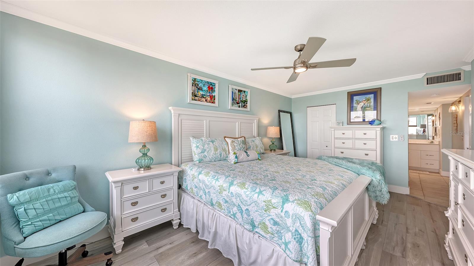 HARBOR TOWERS YACHT & RACQUET CLUB - Residential