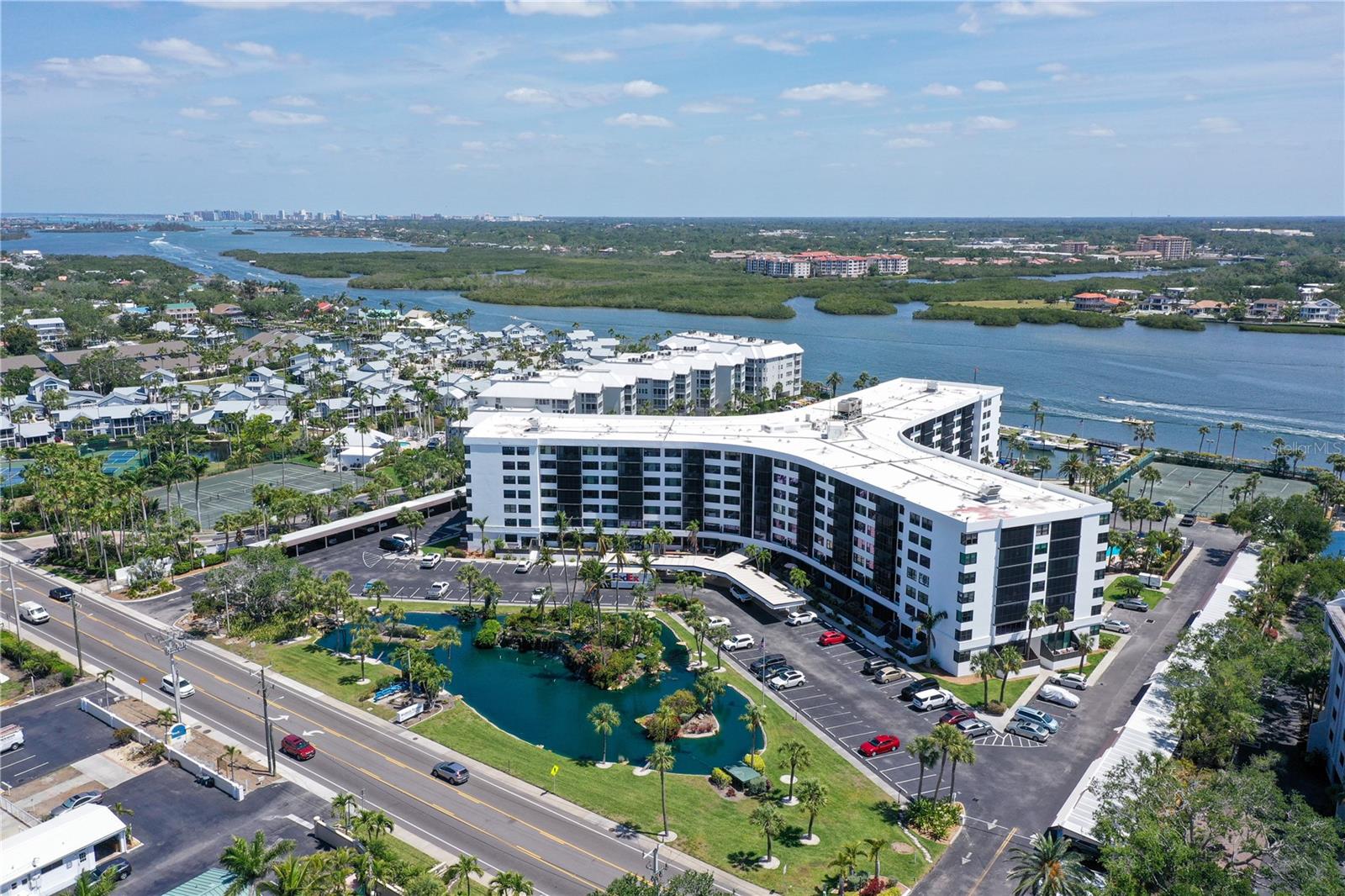 HARBOR TOWERS YACHT & RACQUET CLUB - Residential