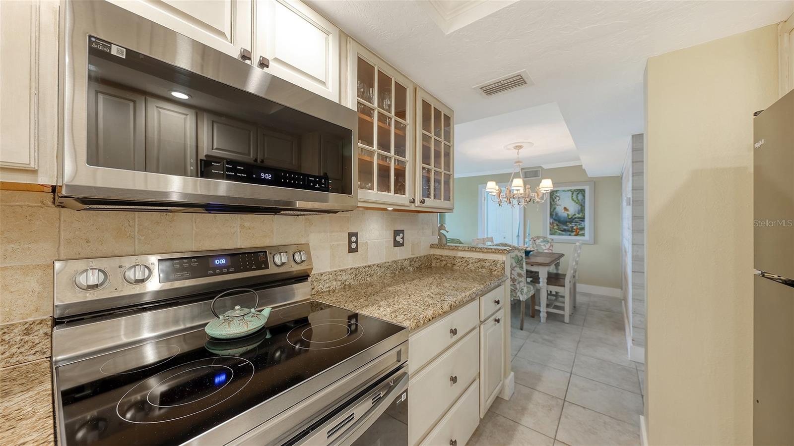 HARBOR TOWERS YACHT & RACQUET CLUB - Residential