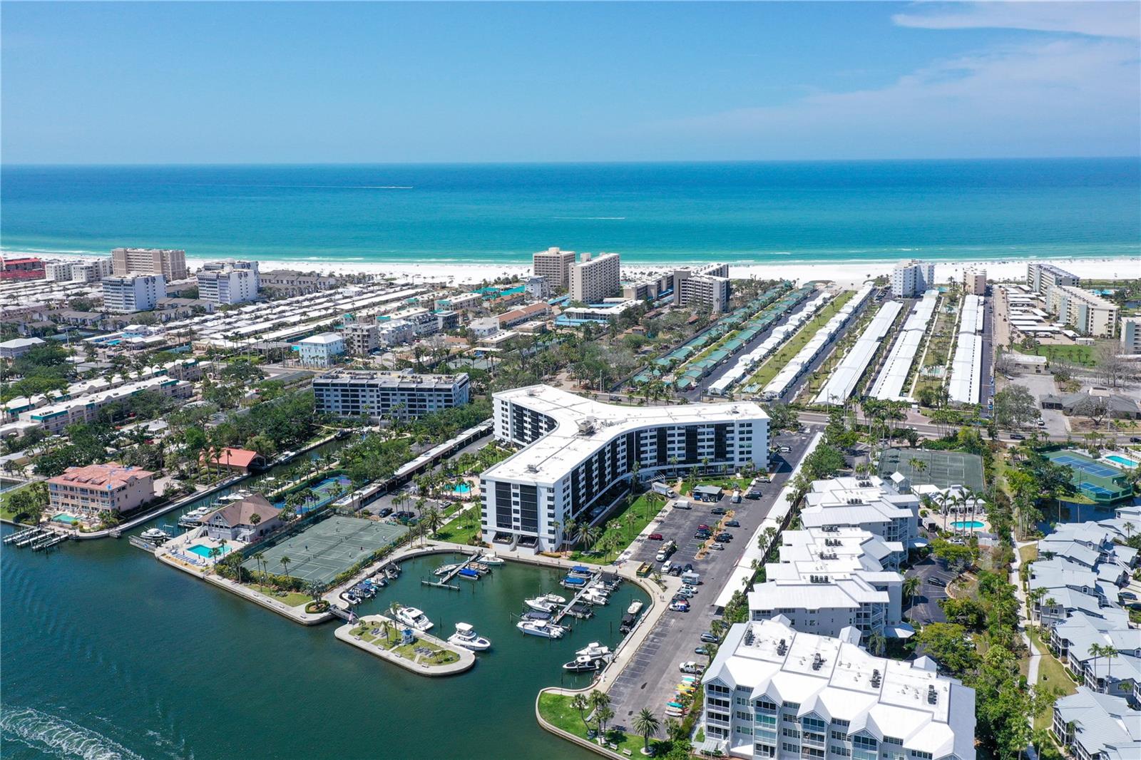 HARBOR TOWERS YACHT & RACQUET CLUB - Residential