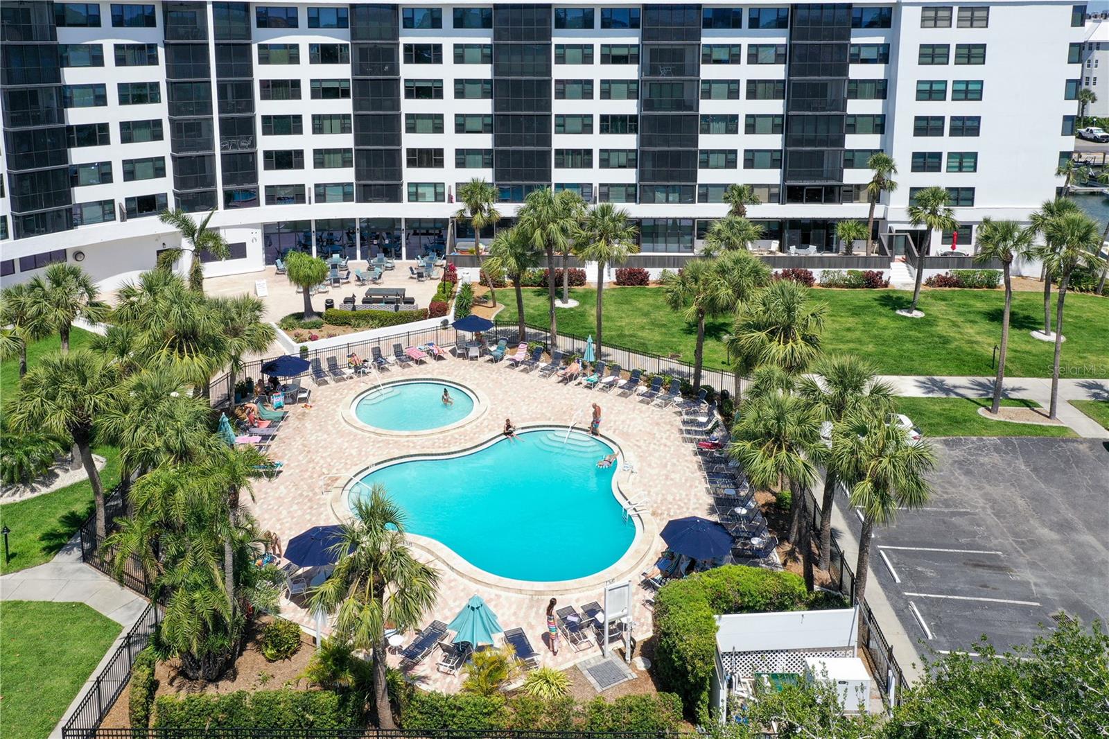 HARBOR TOWERS YACHT & RACQUET CLUB - Residential