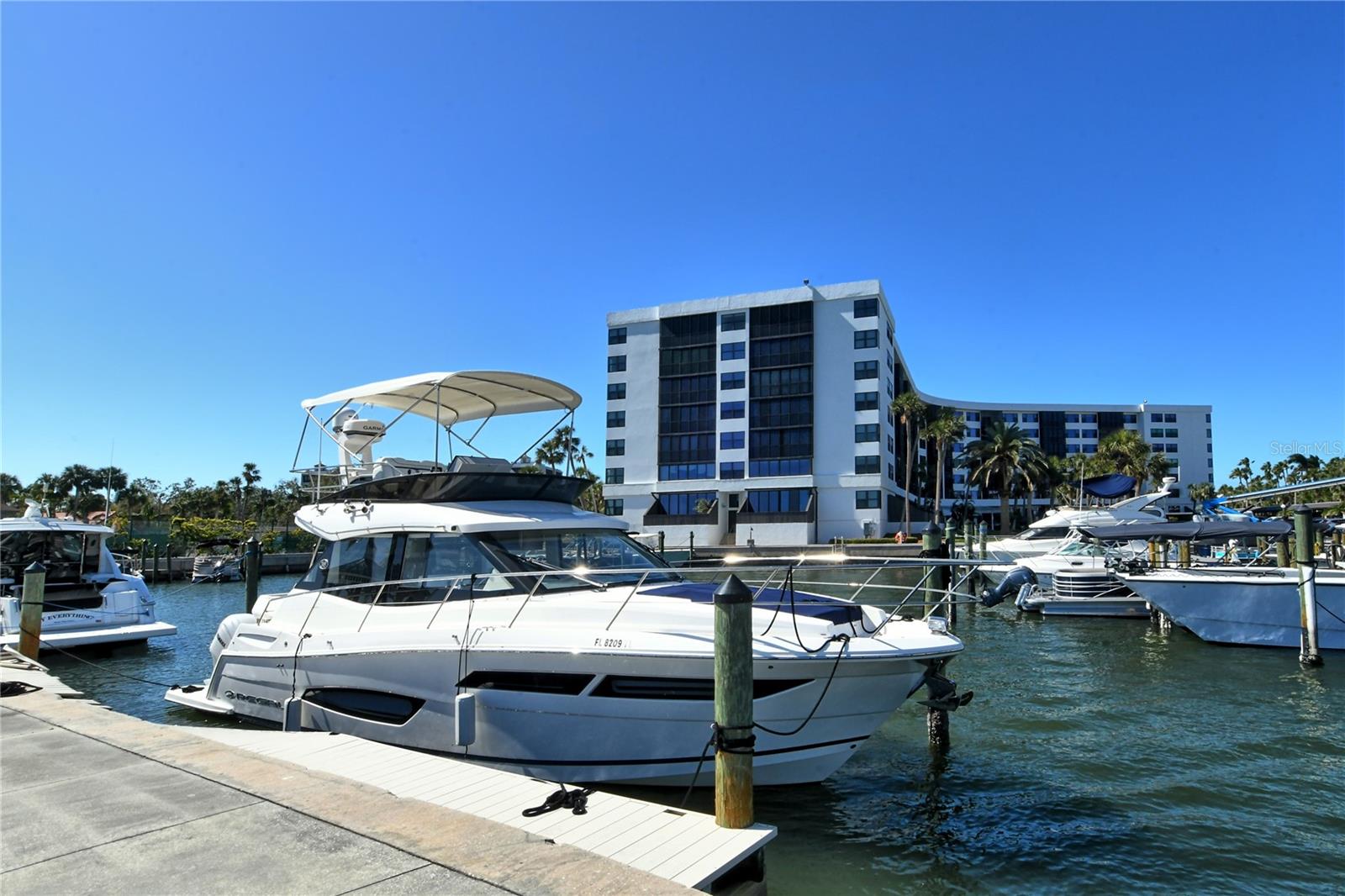 HARBOR TOWERS YACHT & RACQUET CLUB - Residential