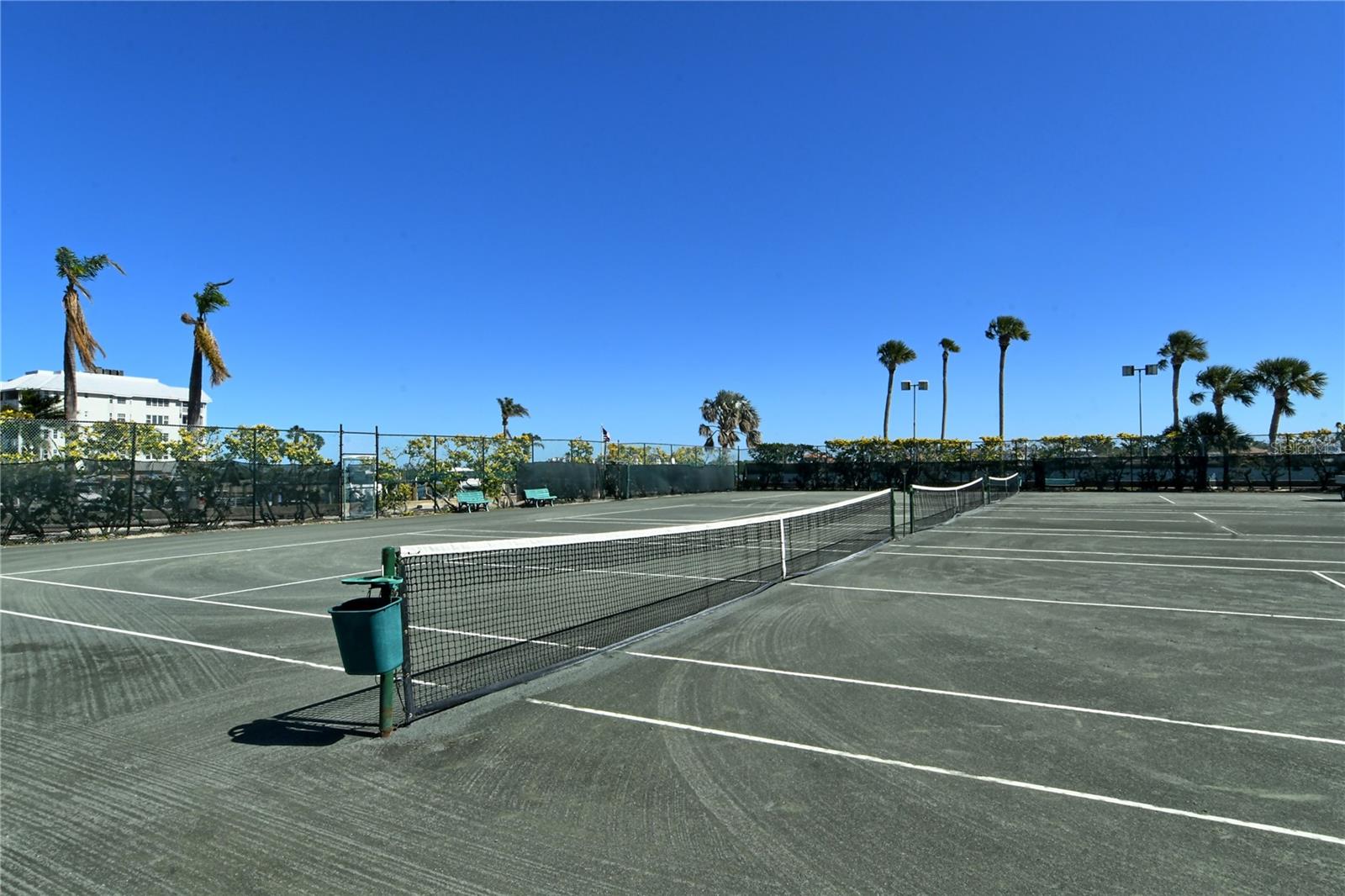 HARBOR TOWERS YACHT & RACQUET CLUB - Residential