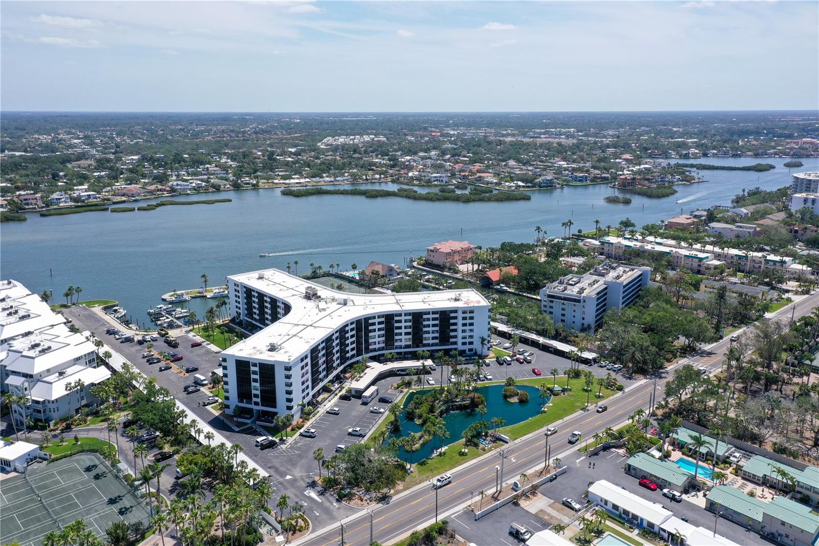 HARBOR TOWERS YACHT & RACQUET CLUB - Residential
