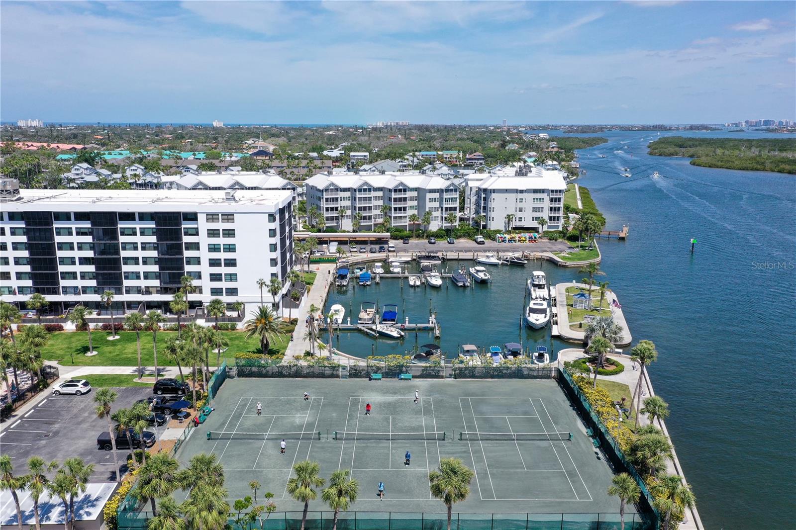 HARBOR TOWERS YACHT & RACQUET CLUB - Residential