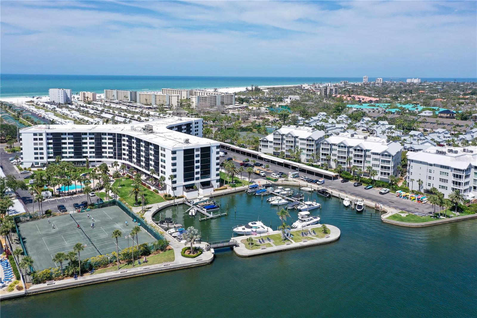 HARBOR TOWERS YACHT & RACQUET CLUB - Residential
