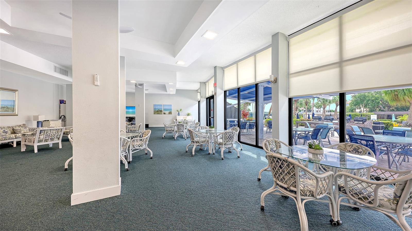 HARBOR TOWERS YACHT & RACQUET CLUB - Residential