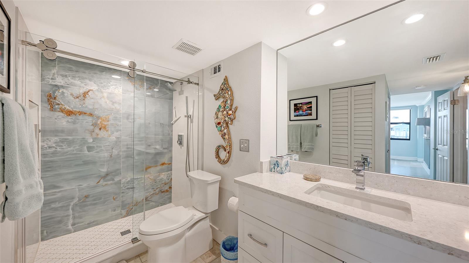HARBOR TOWERS YACHT & RACQUET CLUB - Residential