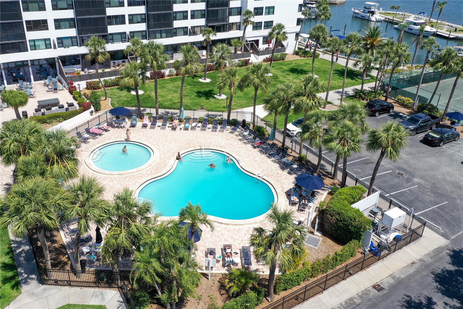 HARBOR TOWERS YACHT & RACQUET CLUB - Residential
