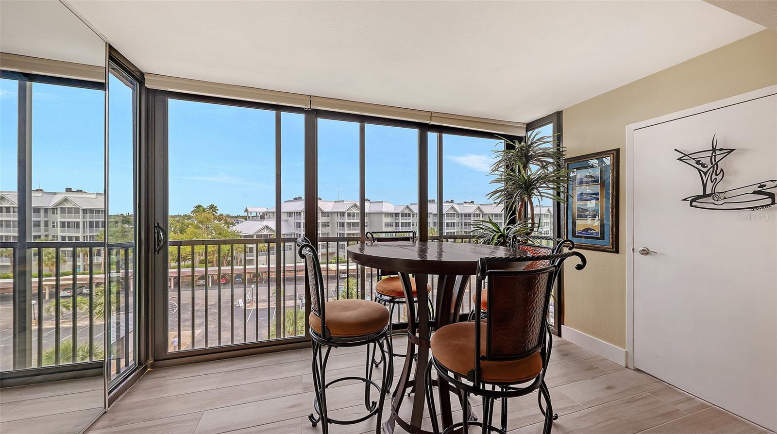 HARBOR TOWERS YACHT & RACQUET CLUB - Residential