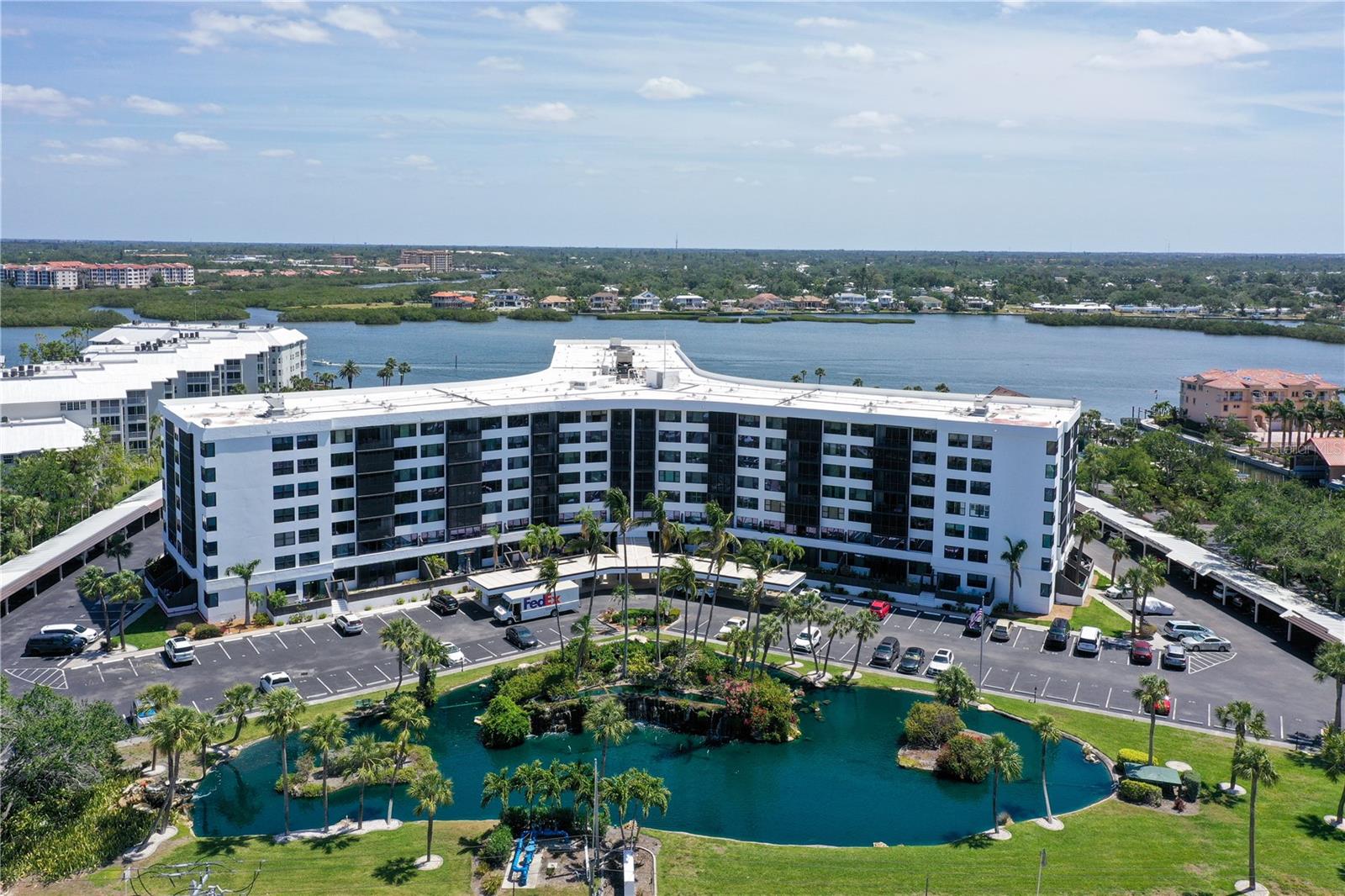 HARBOR TOWERS YACHT & RACQUET CLUB - Residential