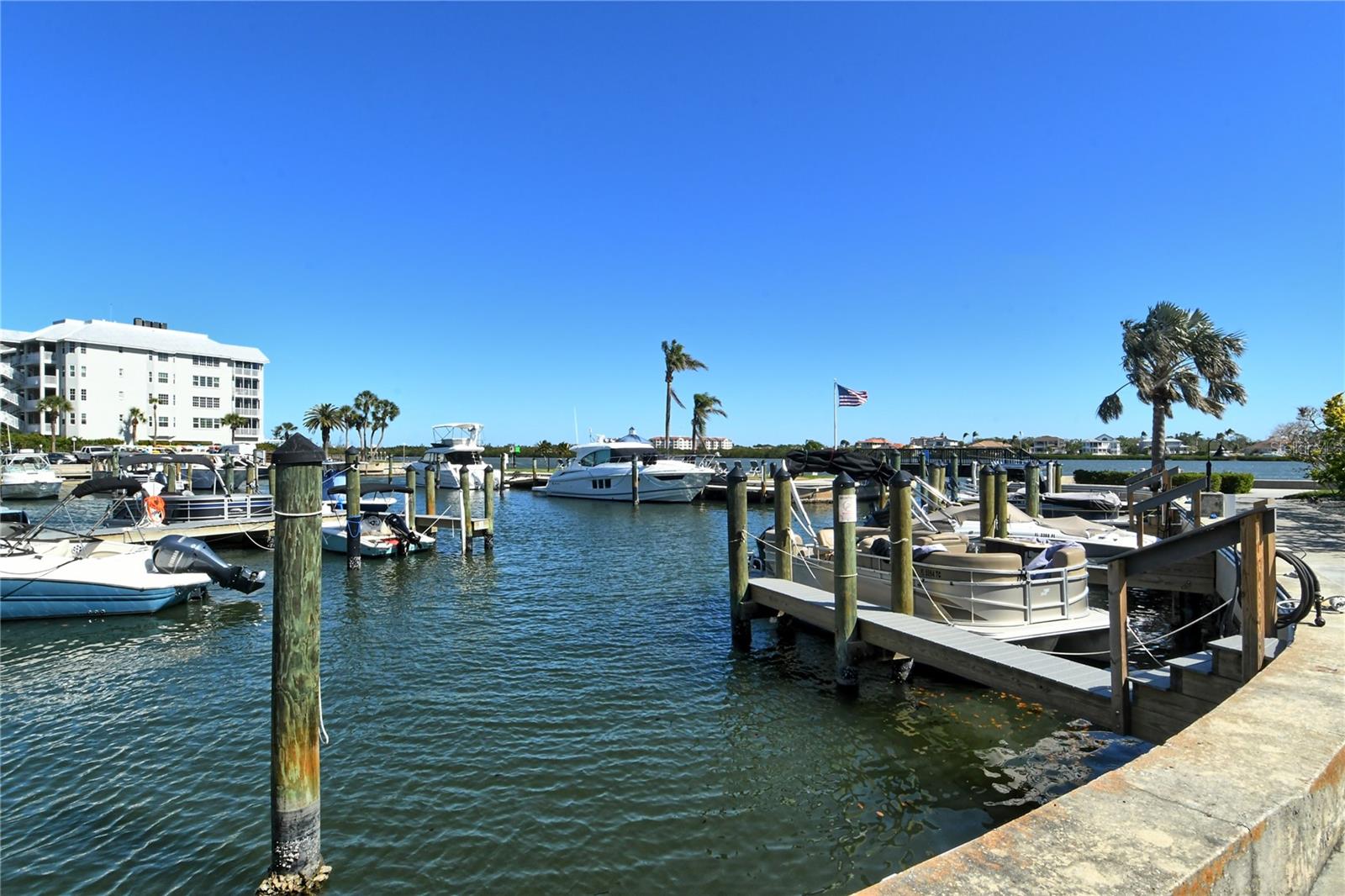 HARBOR TOWERS YACHT & RACQUET CLUB - Residential