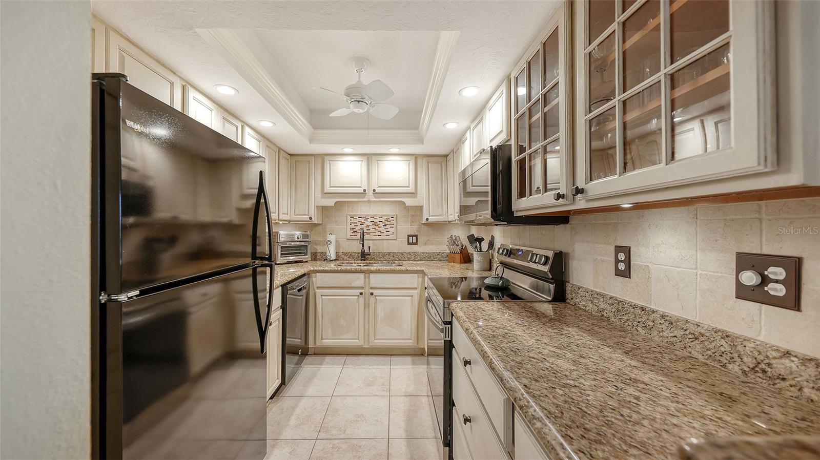 HARBOR TOWERS YACHT & RACQUET CLUB - Residential
