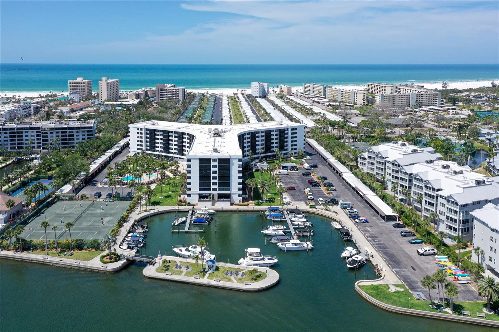 HARBOR TOWERS YACHT & RACQUET CLUB - Residential