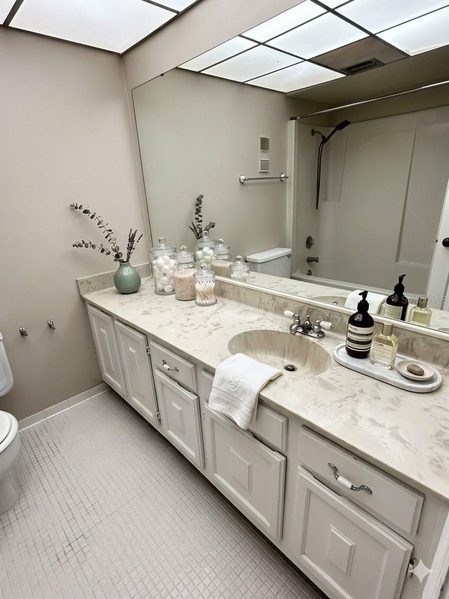 ERROL OAKS CONDO 01 - Residential