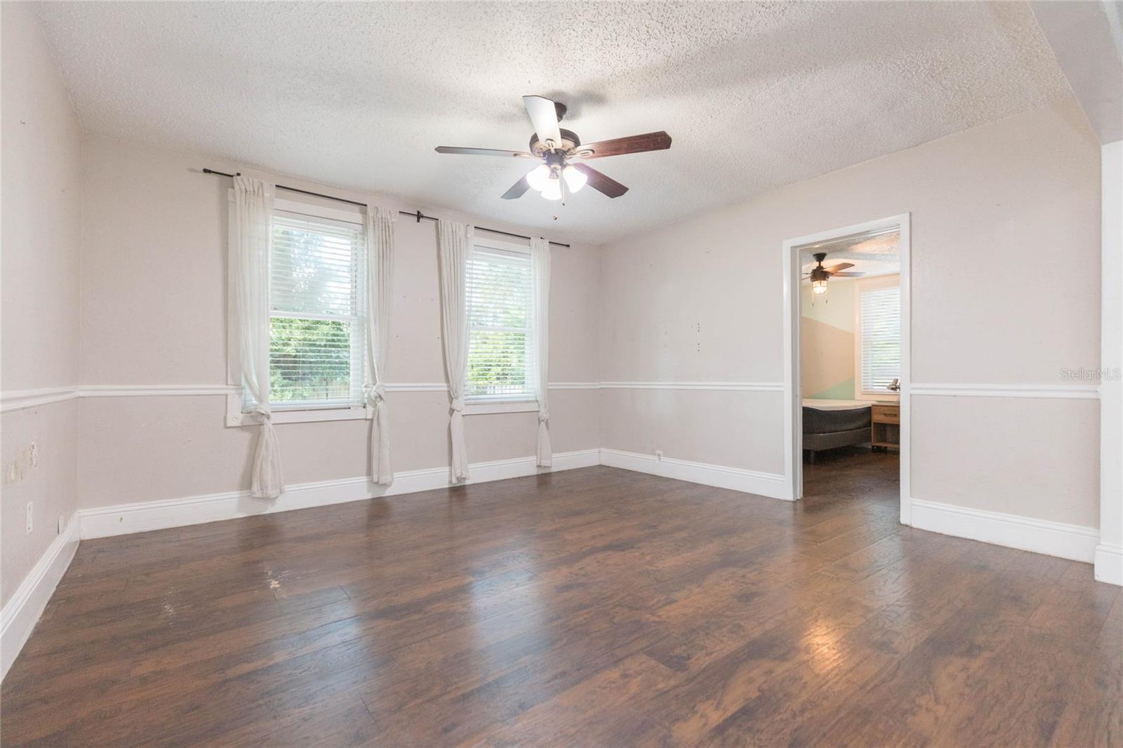 OAK VILLA - Residential