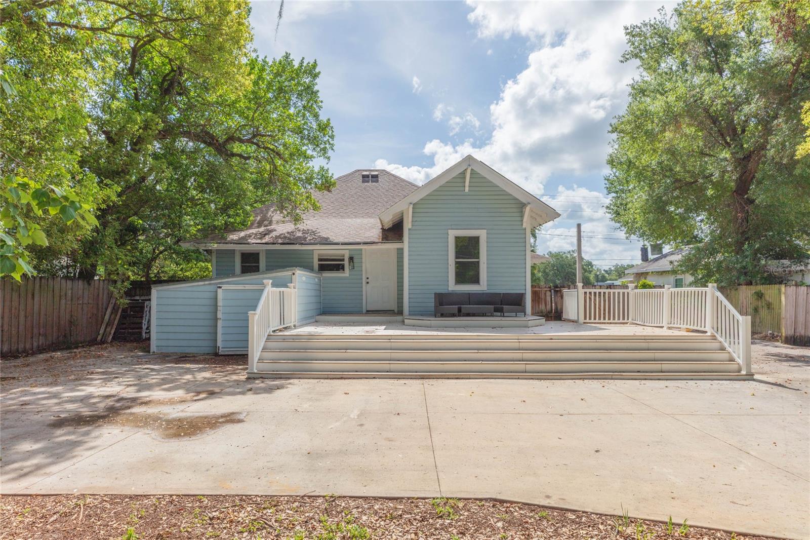 OAK VILLA - Residential