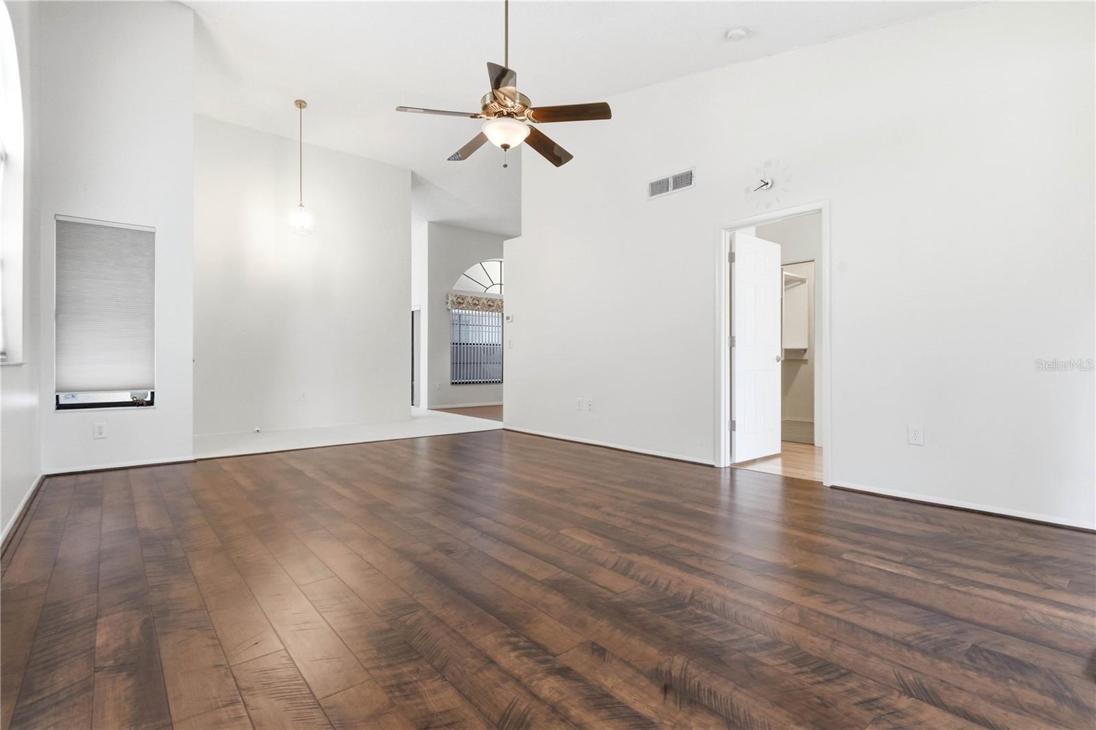 SALEM SQUARE - Residential