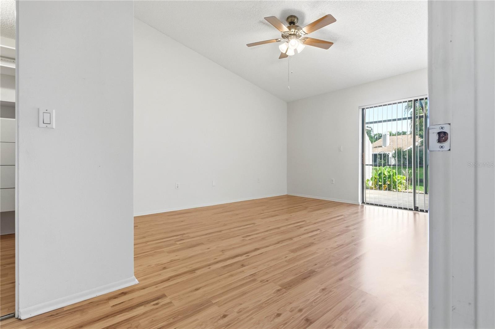 SALEM SQUARE - Residential