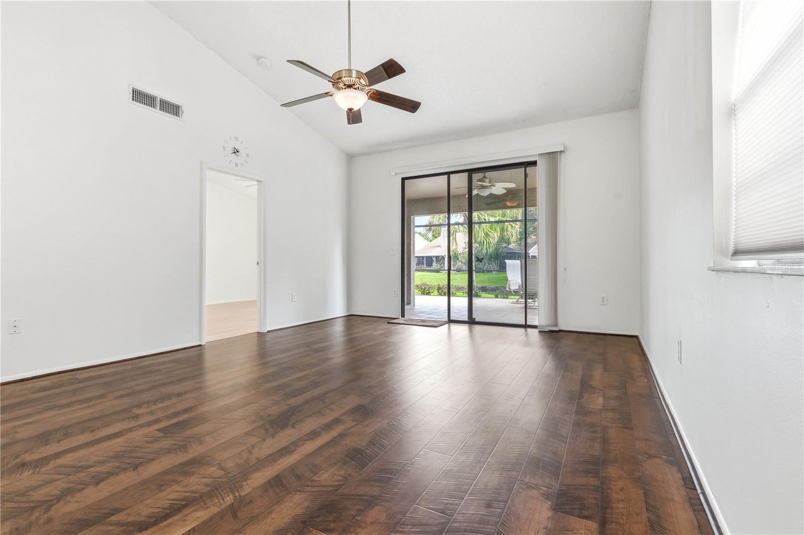 SALEM SQUARE - Residential