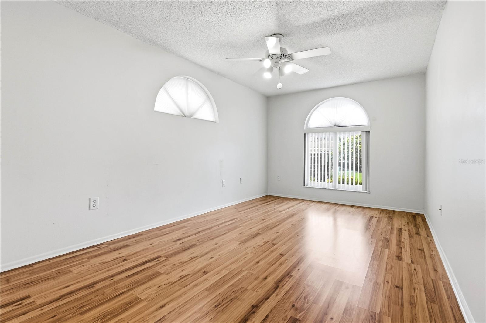SALEM SQUARE - Residential
