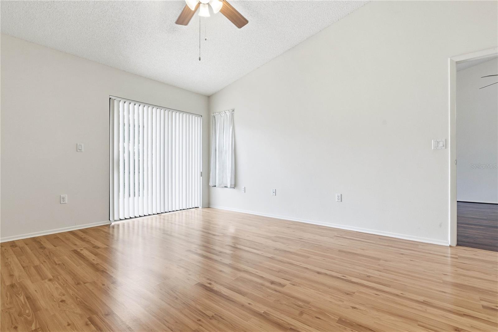 SALEM SQUARE - Residential