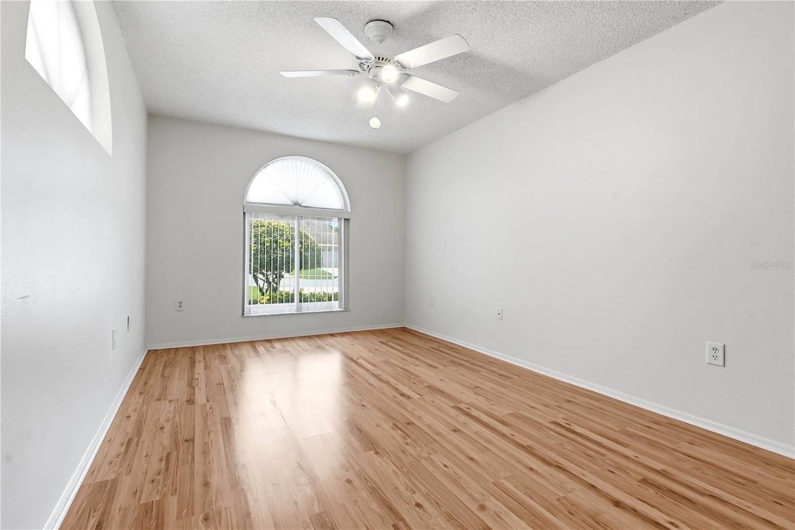 SALEM SQUARE - Residential