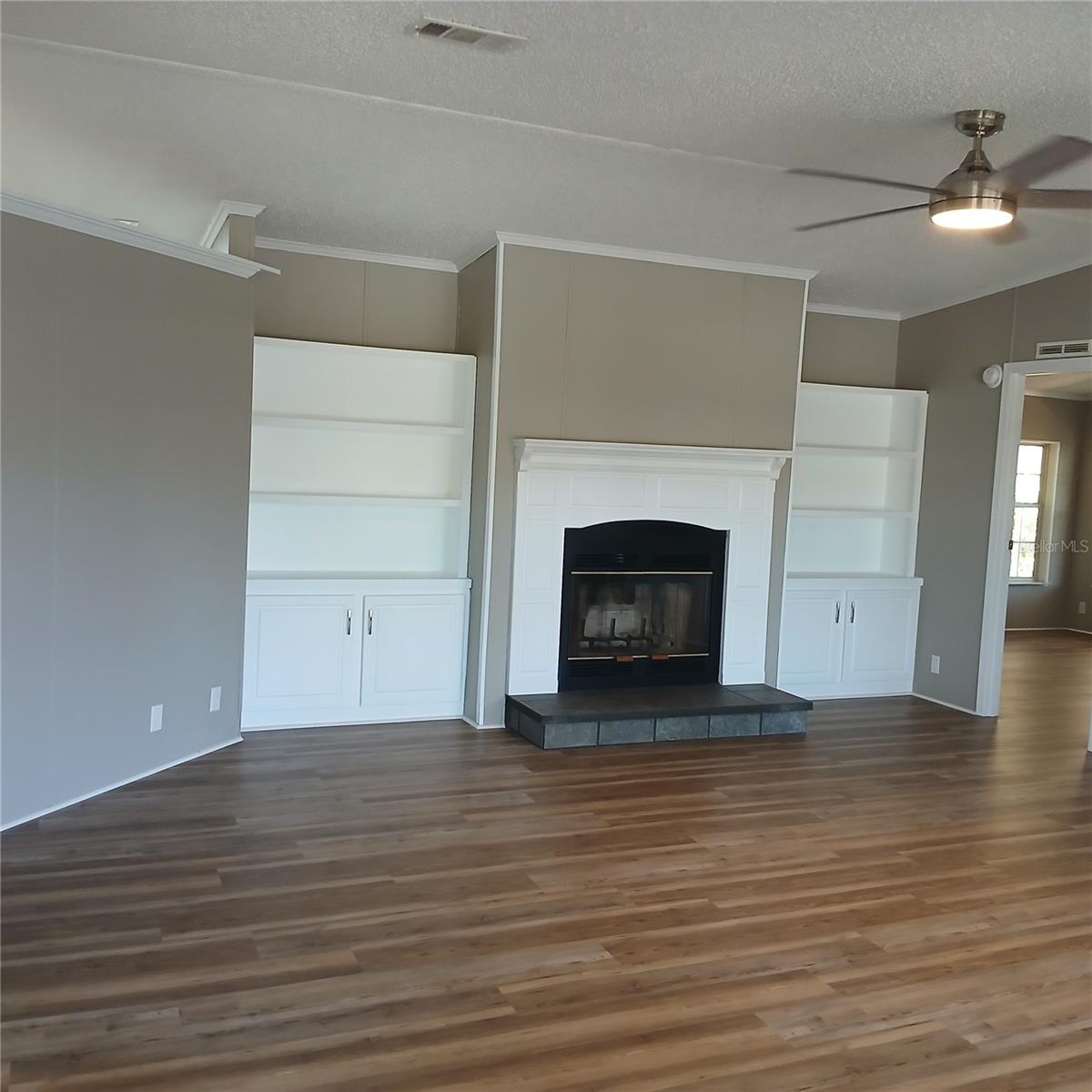 CRYSTAL POINTE UNIT 01 - Residential