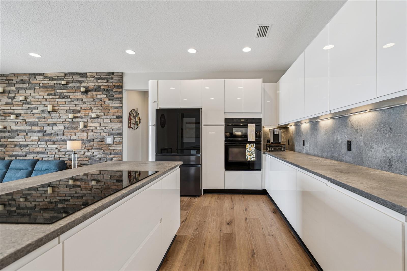 ROGERS LNDG - Residential