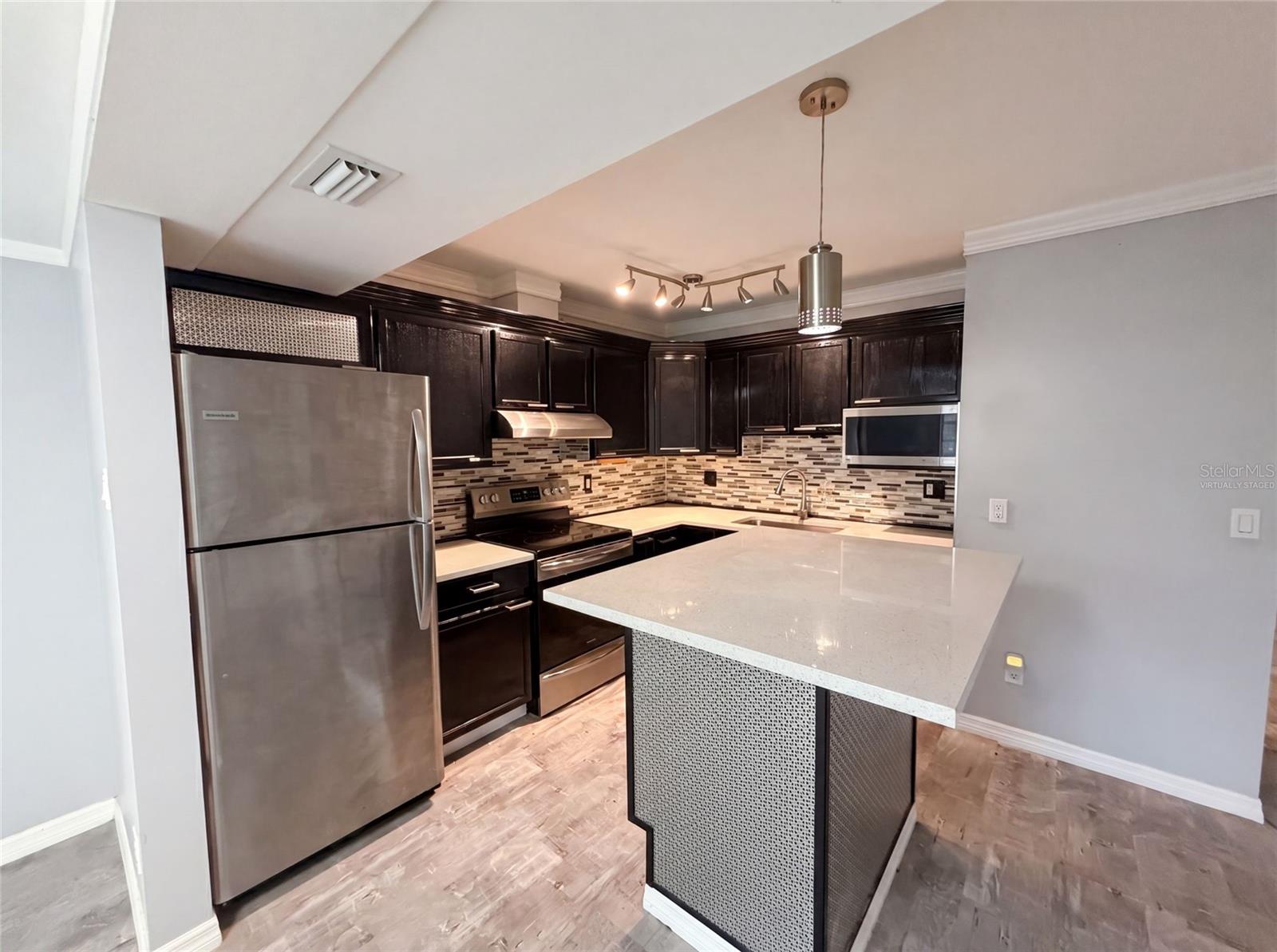 PARK AVE VILLAS - Residential