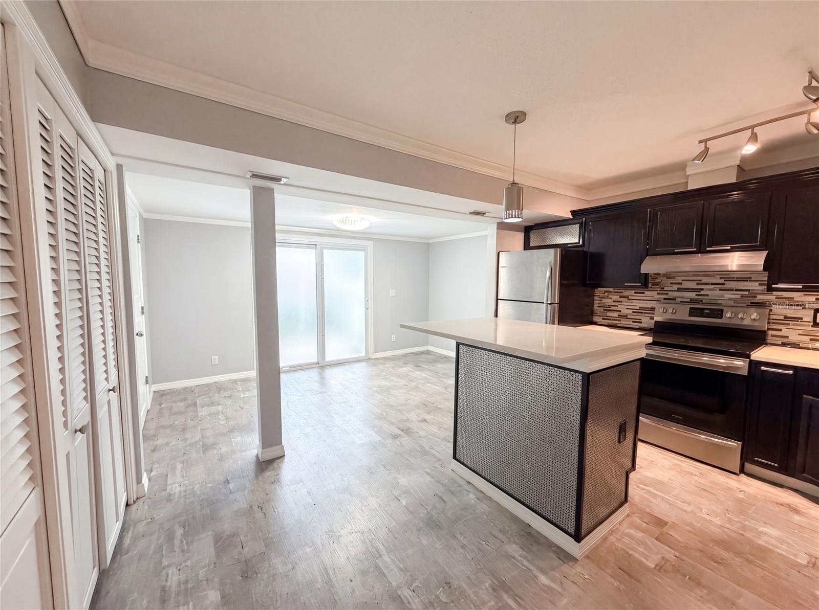 PARK AVE VILLAS - Residential