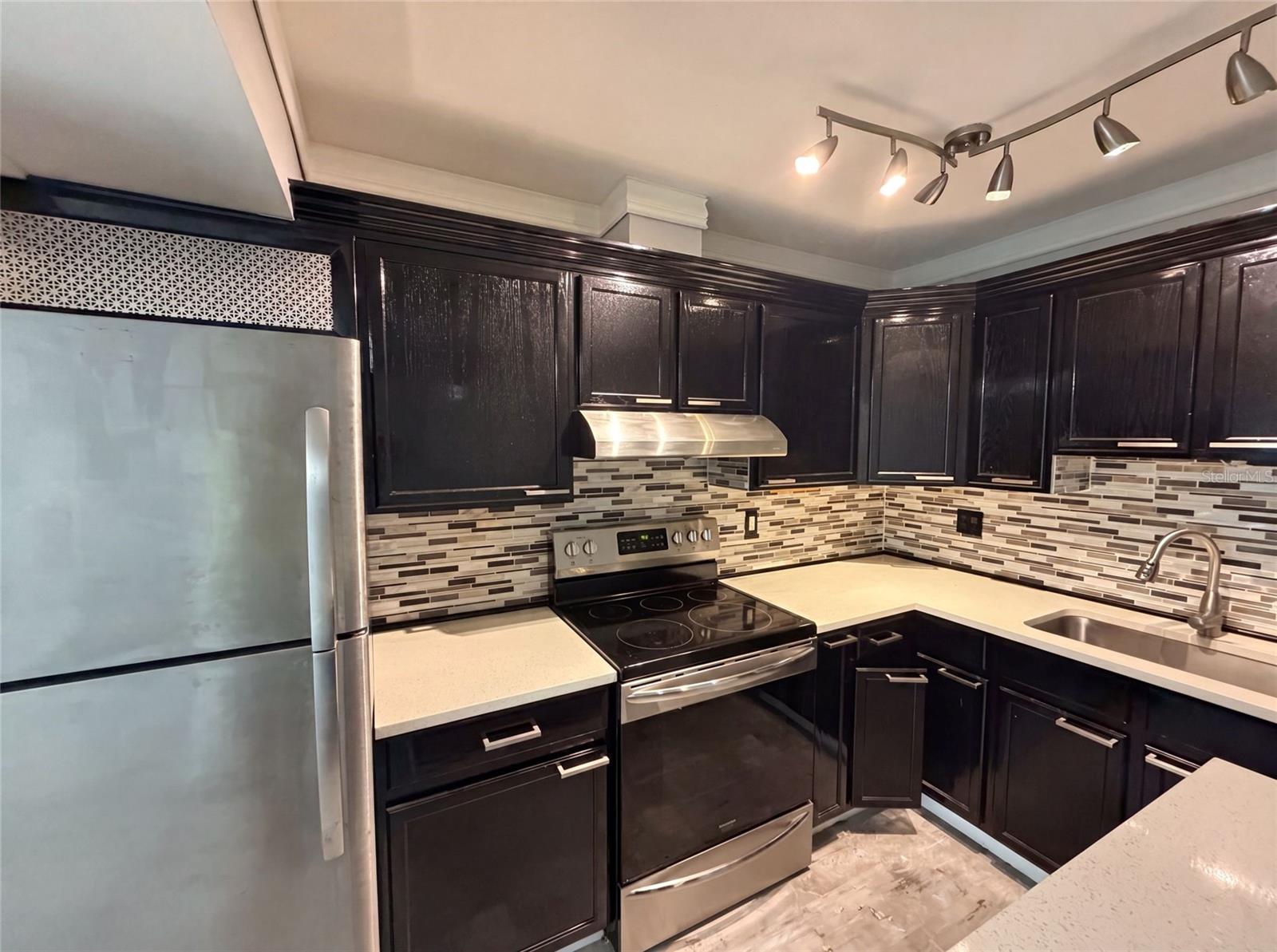 PARK AVE VILLAS - Residential