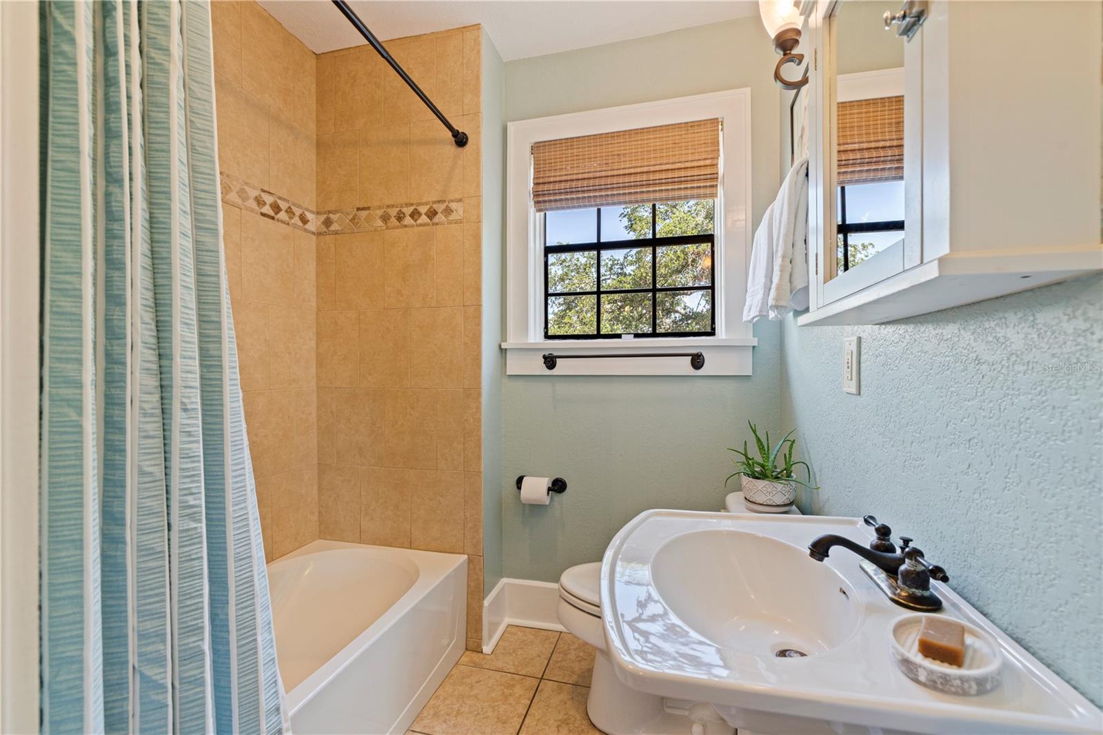 HEGRADO CONDO - Residential