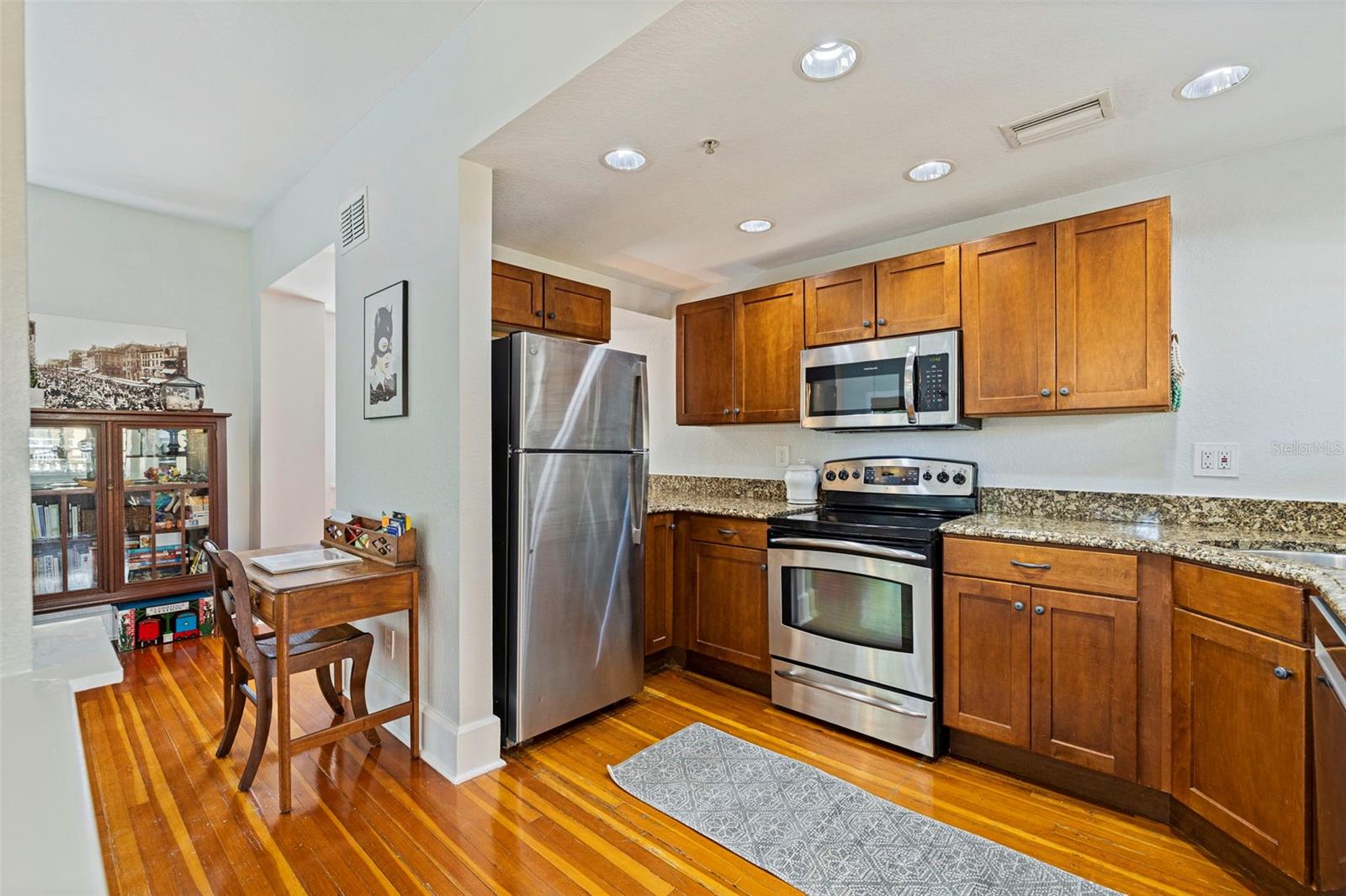 HEGRADO CONDO - Residential