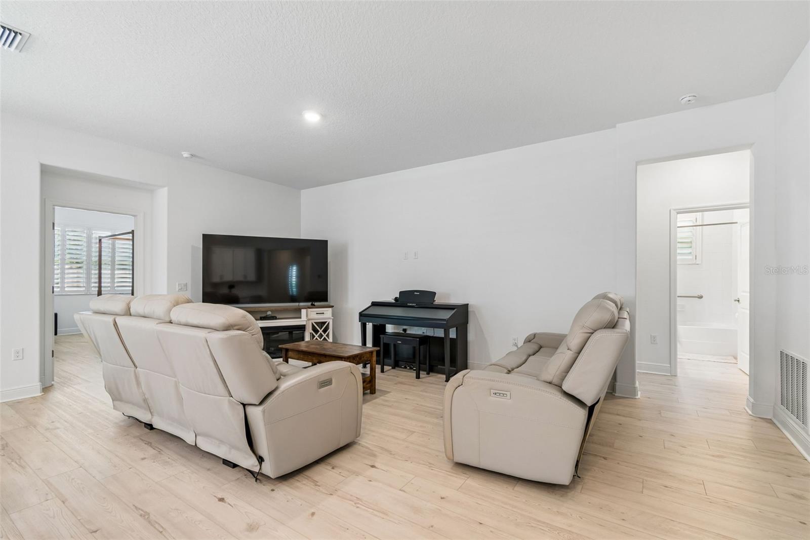 NORTH LAKE TRAIL - Residential
