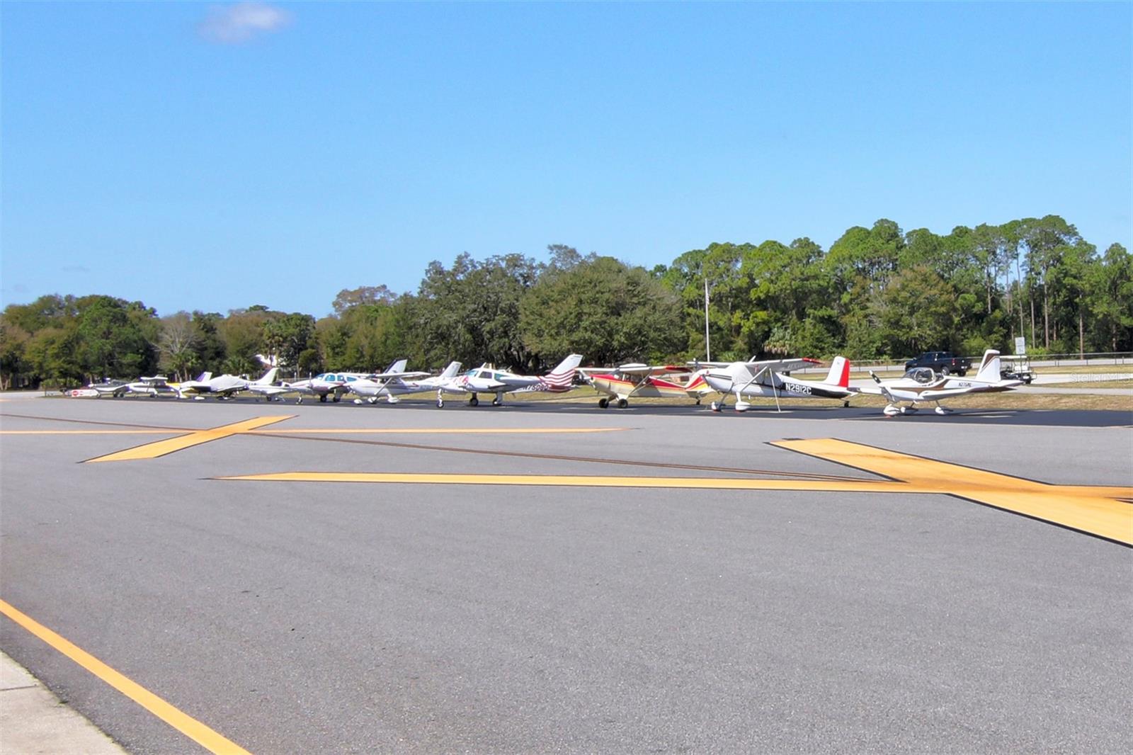 SPRUCE CREEK FLY IN - Residential
