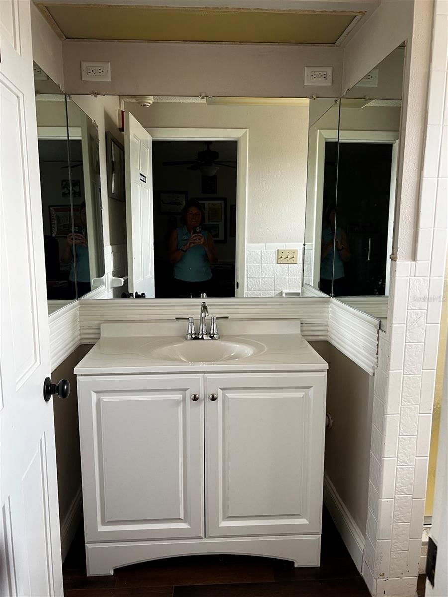 EUSTIS BISHOPS SUB - Commercial Lease