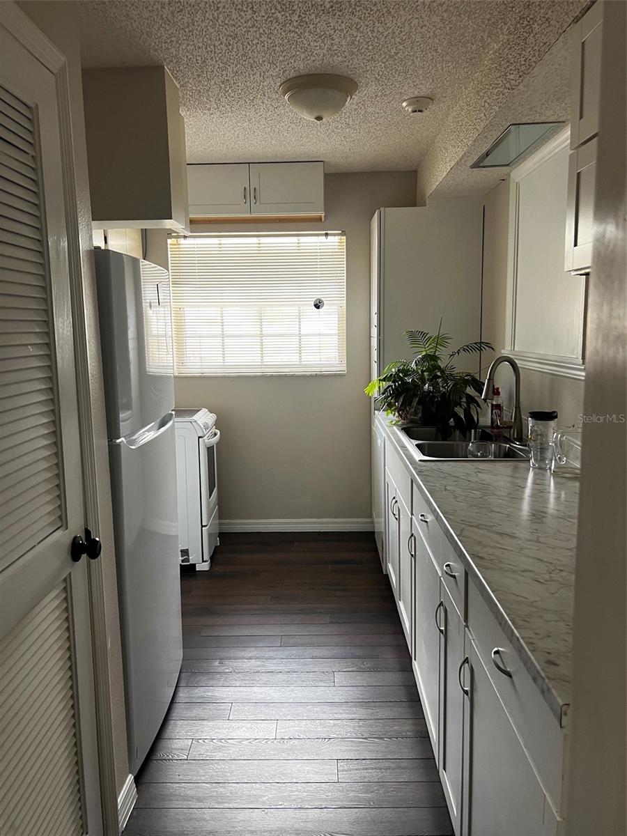 EUSTIS BISHOPS SUB - Commercial Lease