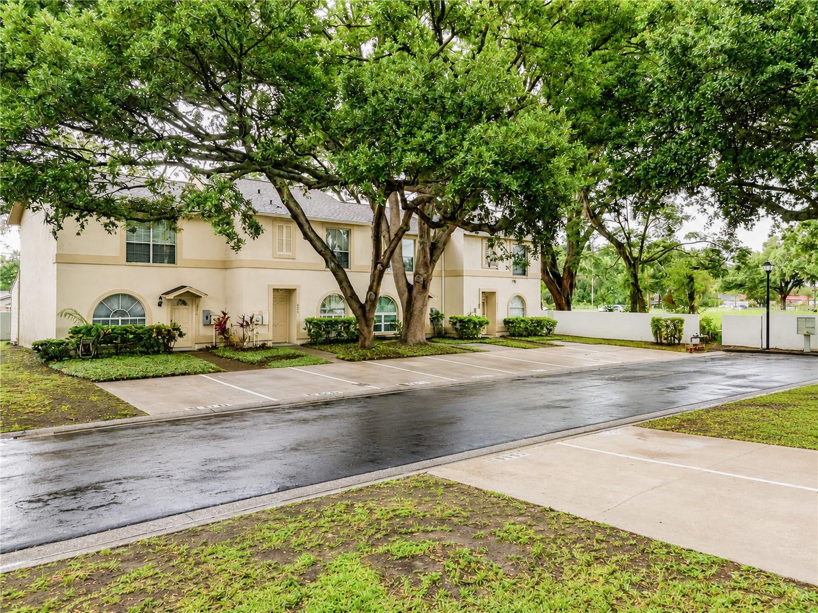 KINGSS COURT TWNHMS - Residential