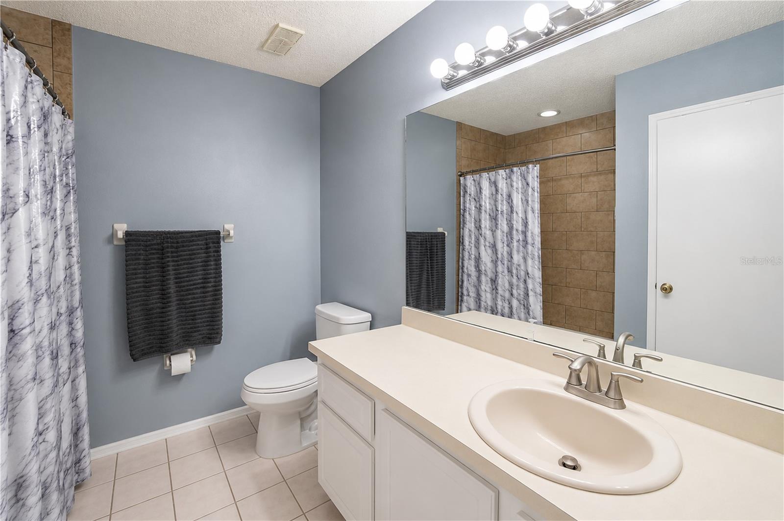 KINGSS COURT TWNHMS - Residential