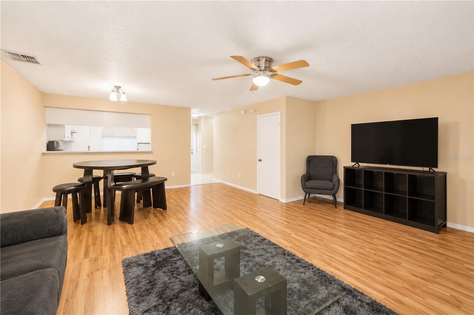 KINGSS COURT TWNHMS - Residential