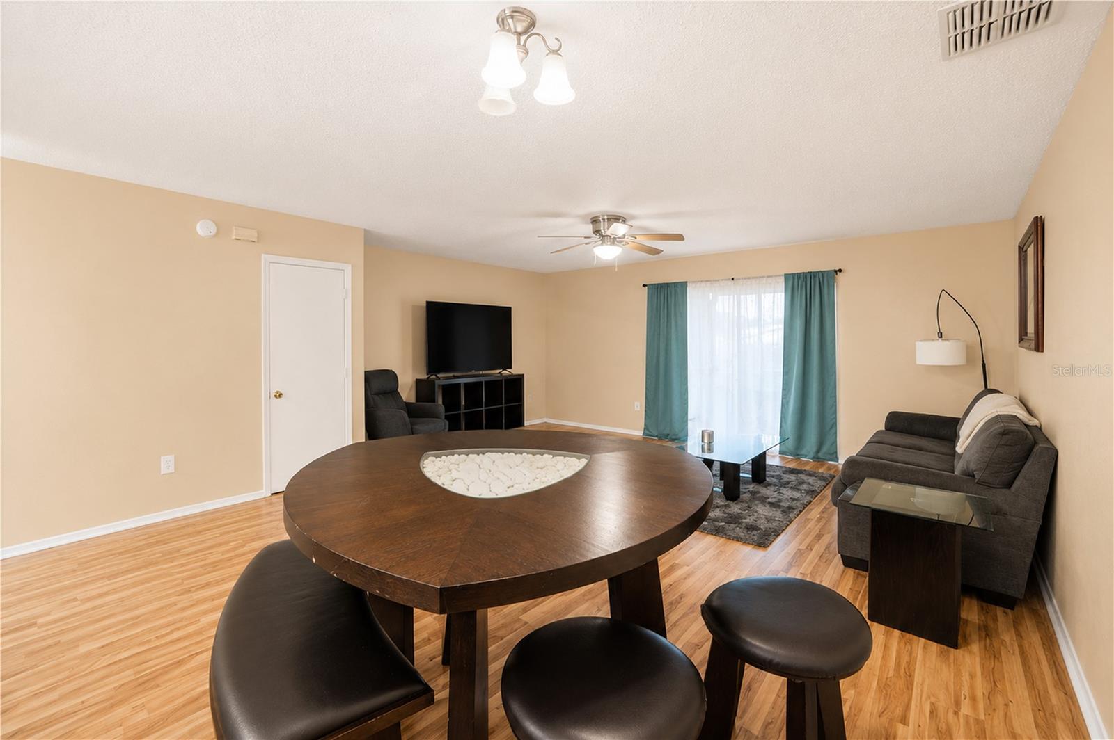 KINGSS COURT TWNHMS - Residential