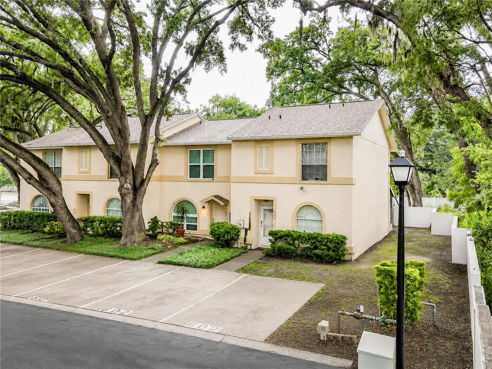KINGSS COURT TWNHMS - Residential