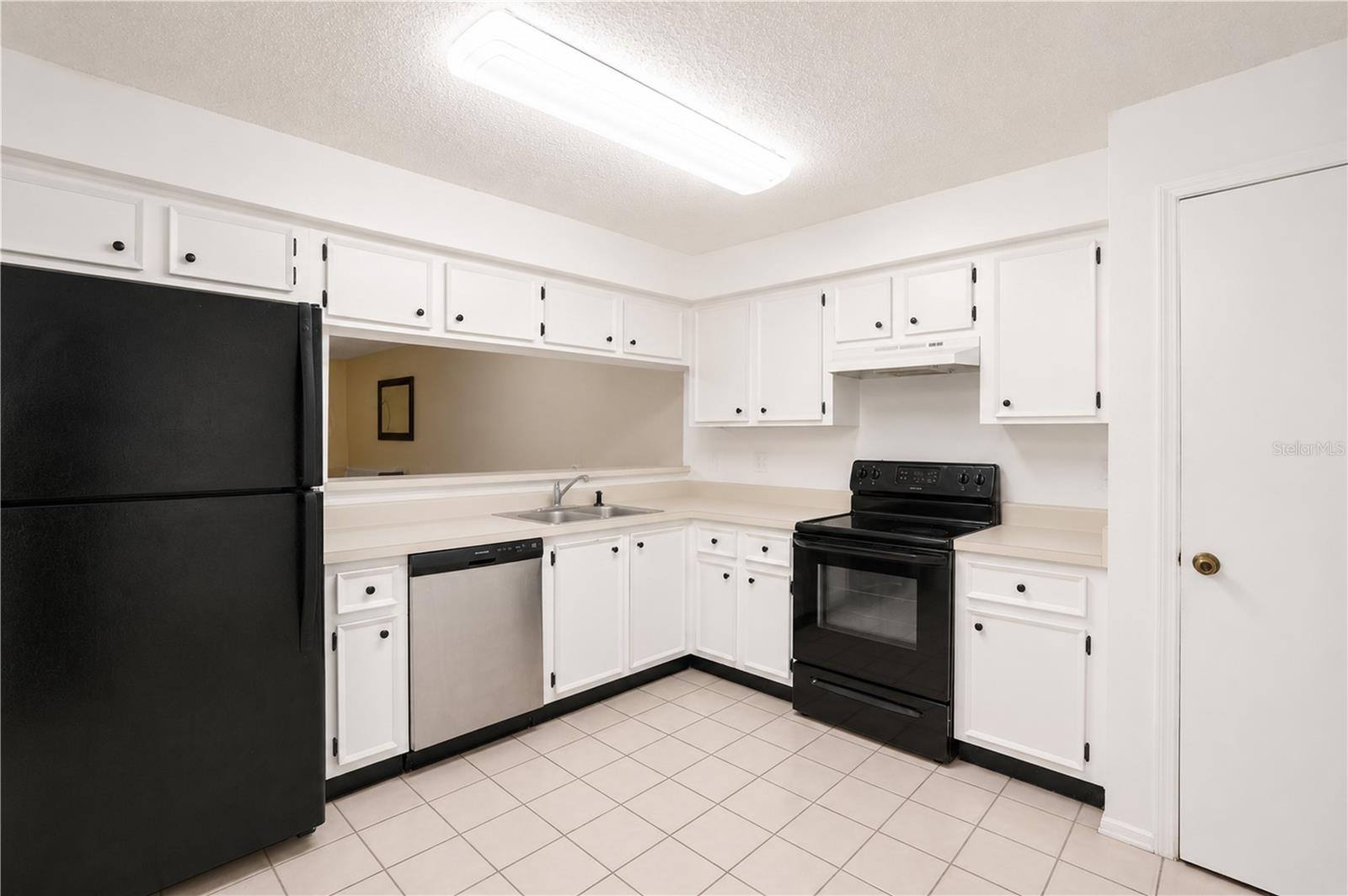 KINGSS COURT TWNHMS - Residential